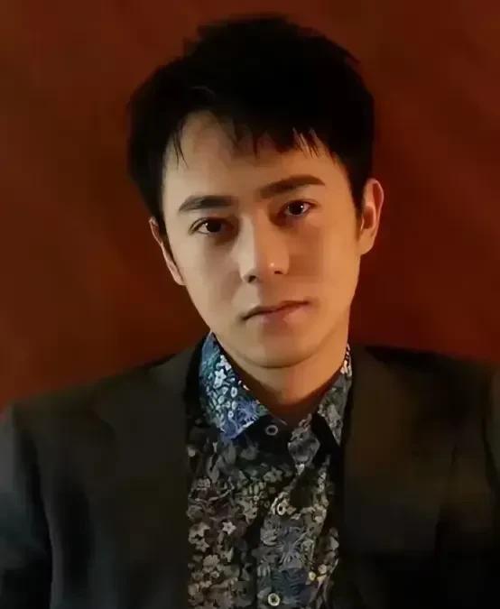 《蛮好的人生》中的陈放，看着有点眼熟，这不是《乔家的儿女》中的大暖男王一丁吗？再