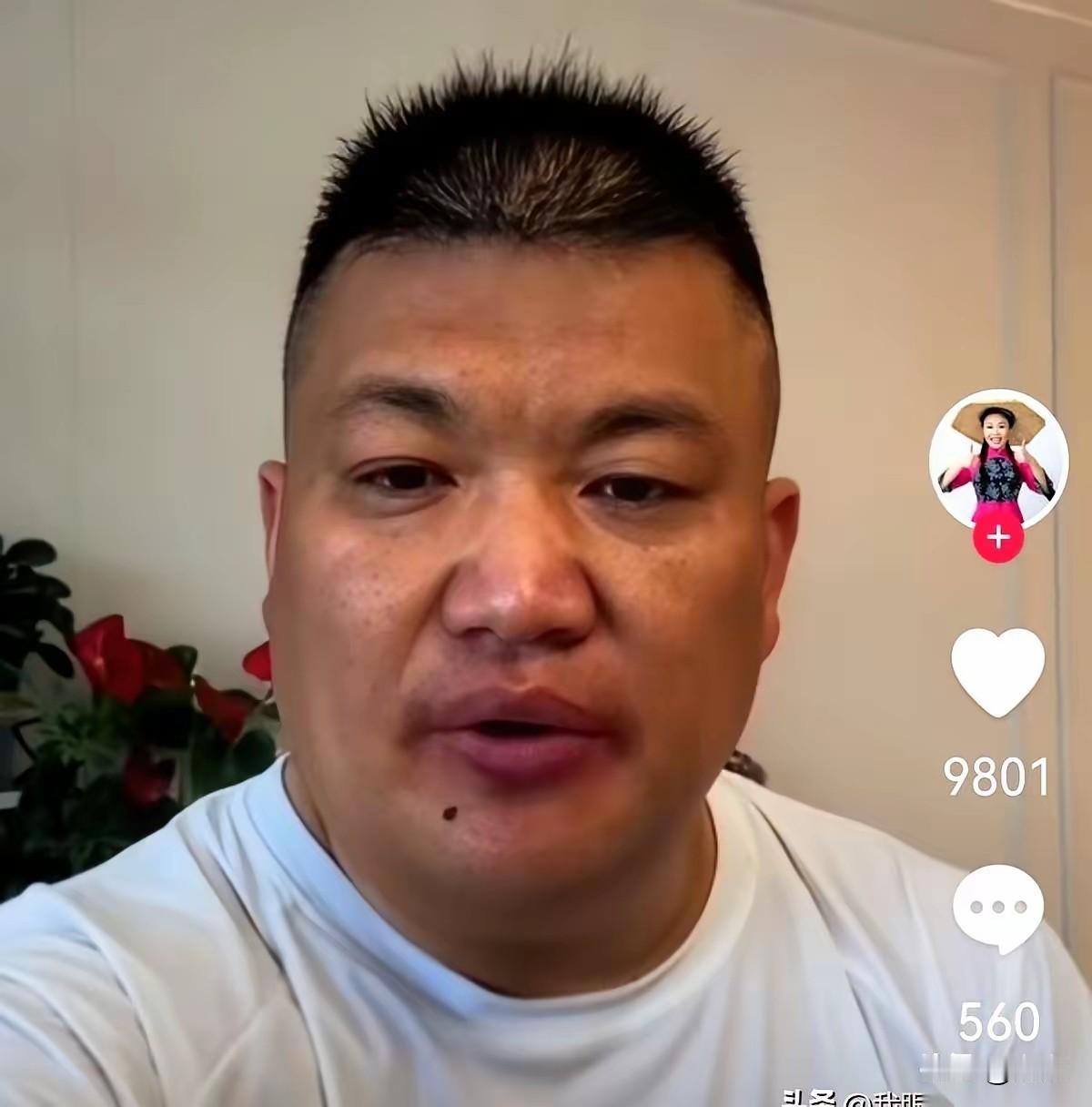 草帽姐前夫李超直播间自爆风波草帽姐的前夫李超，在一场直播里当着万千网友的面