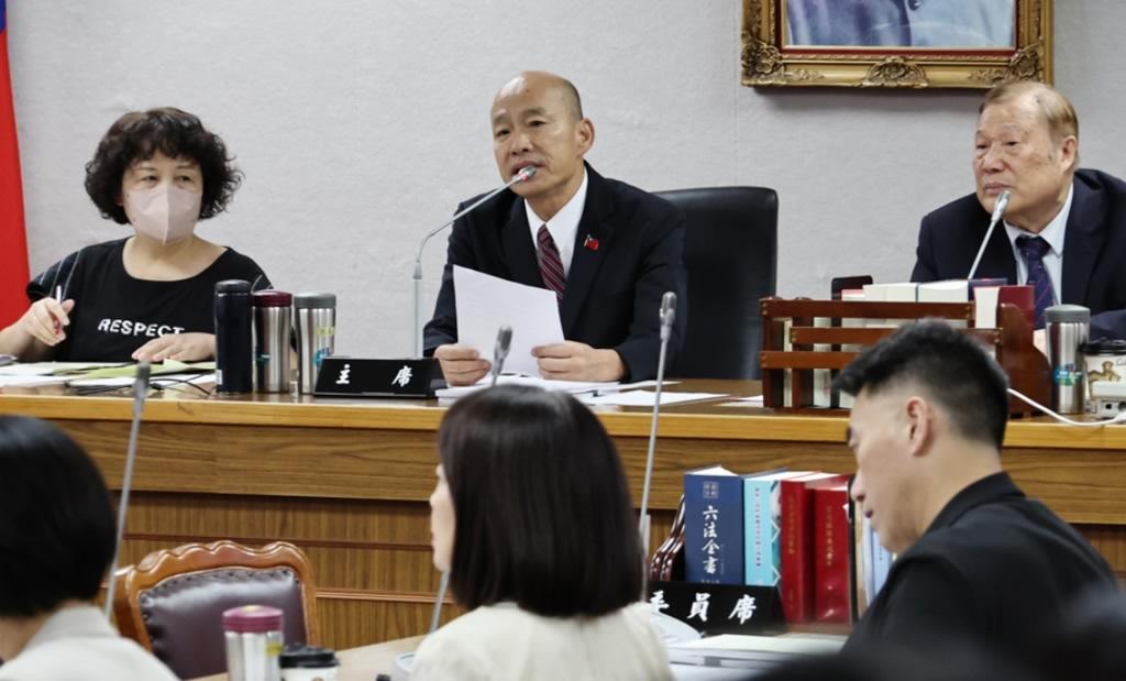 蓝营民代：面对无赖的民进党，难道韩国瑜要打落牙齿和血吞台“立法院长”韩国瑜11