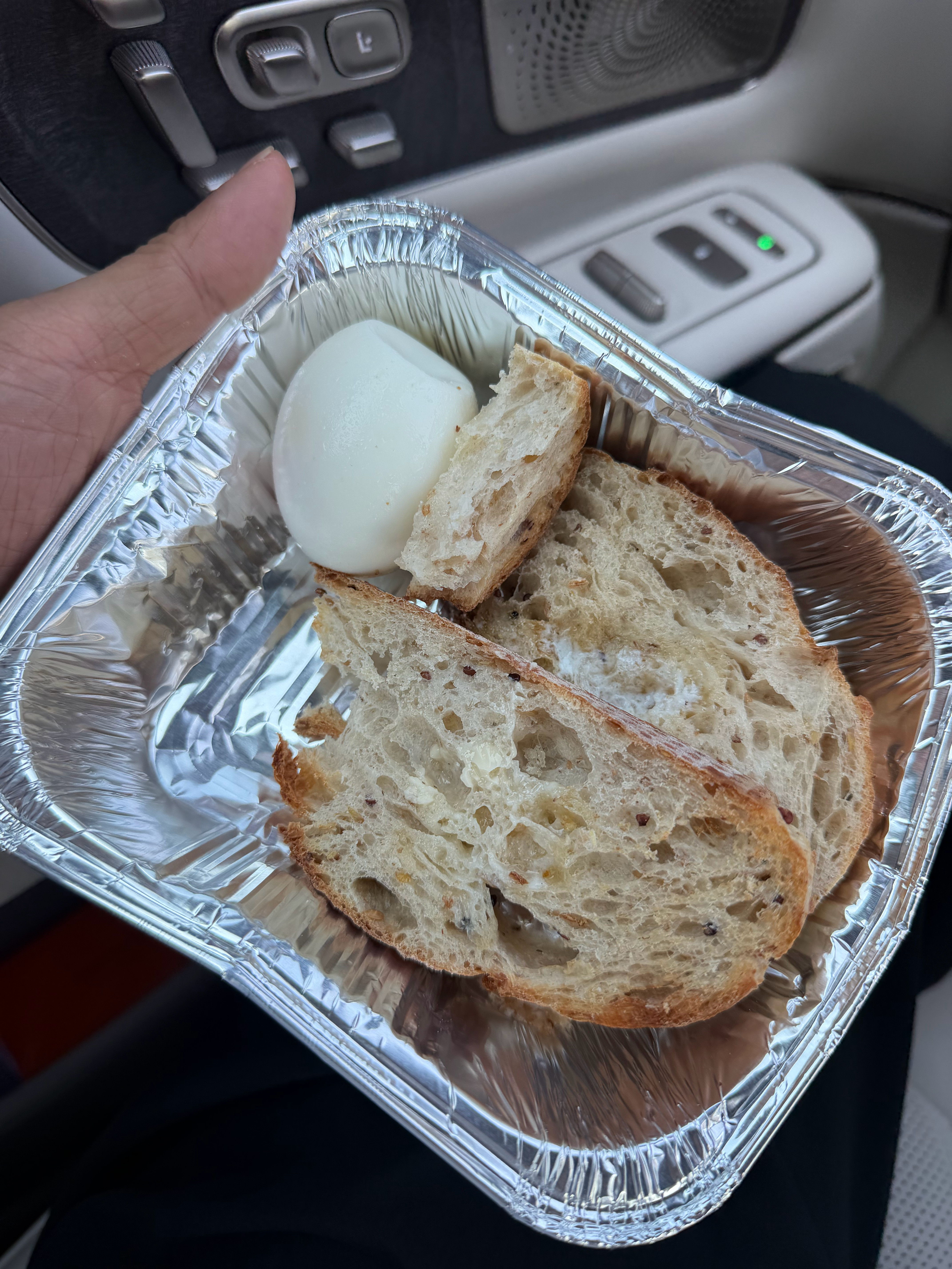 今天的早餐偏素但是面包相当不错[滑稽笑]​​​