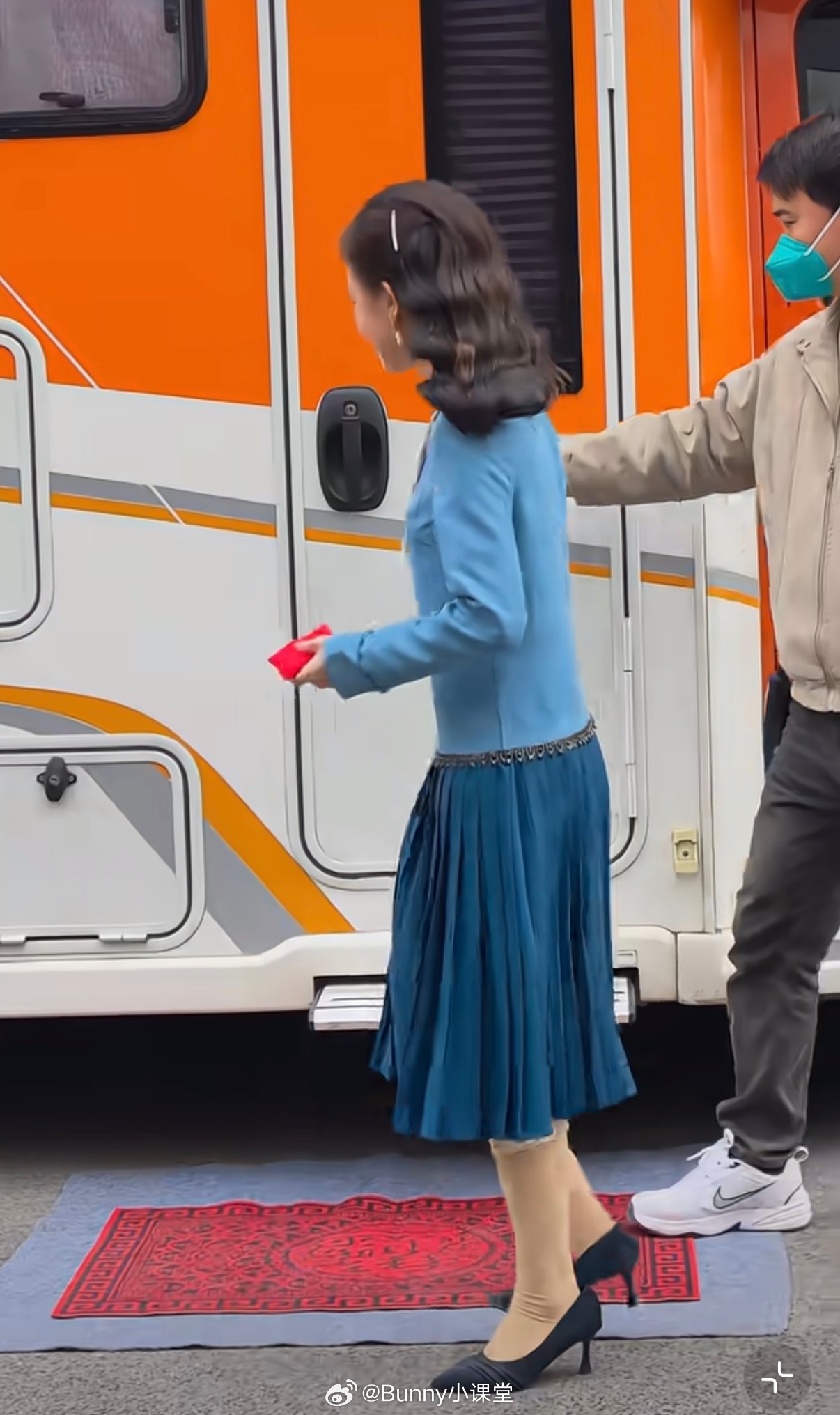 短剧女顶郭宇欣的玉簟秋路透，这造型是在给女主让妆吗