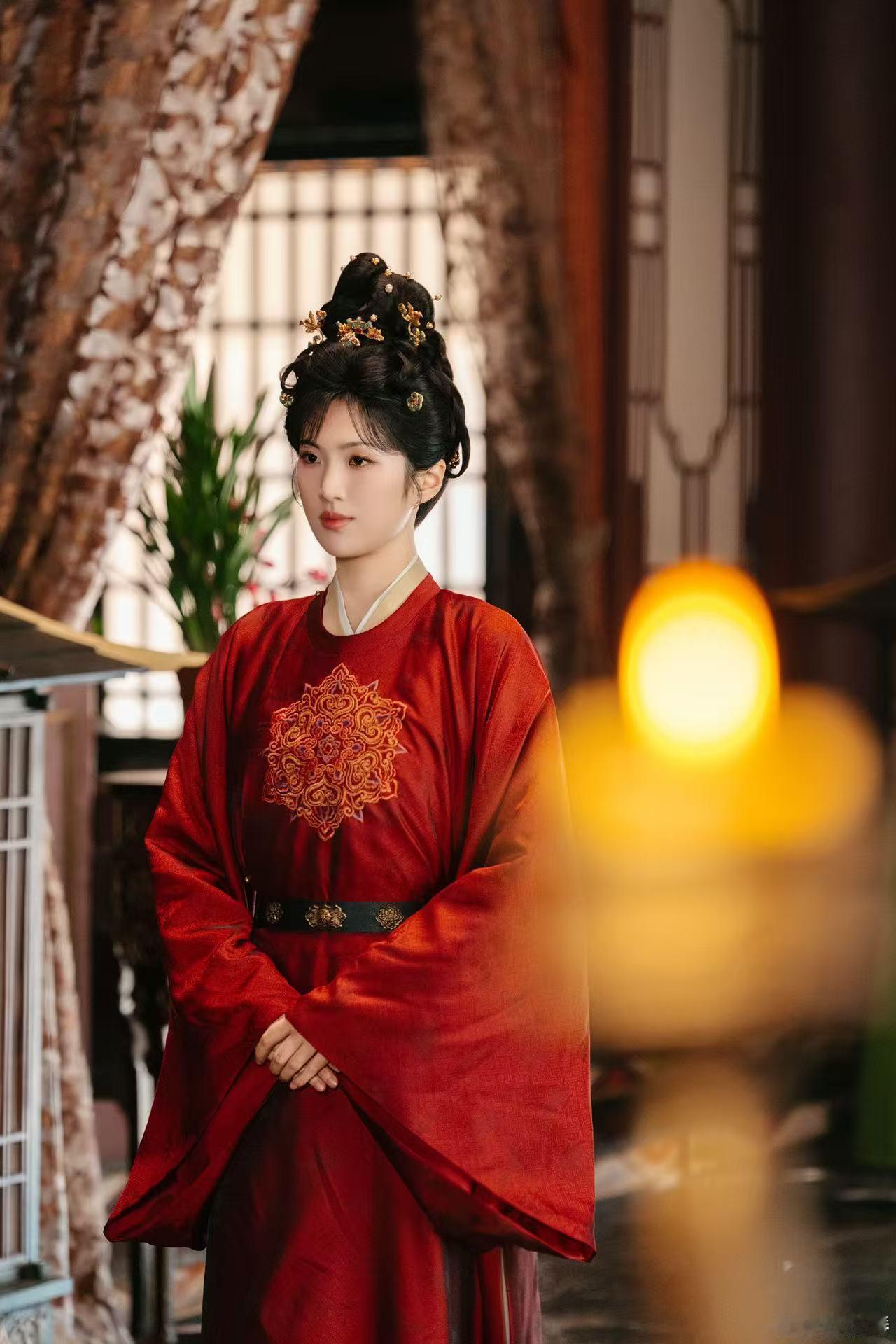 姚安娜古装姚安娜在《唐宫奇案》中的古装造型太可了！首次出演古装剧就挑战天才女医