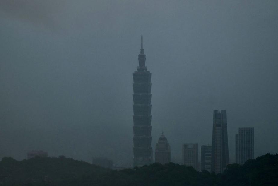 离谱！台军炸药采购爆惊天丑闻装修公司、鞋企摇身变军火商12月13日台媒曝