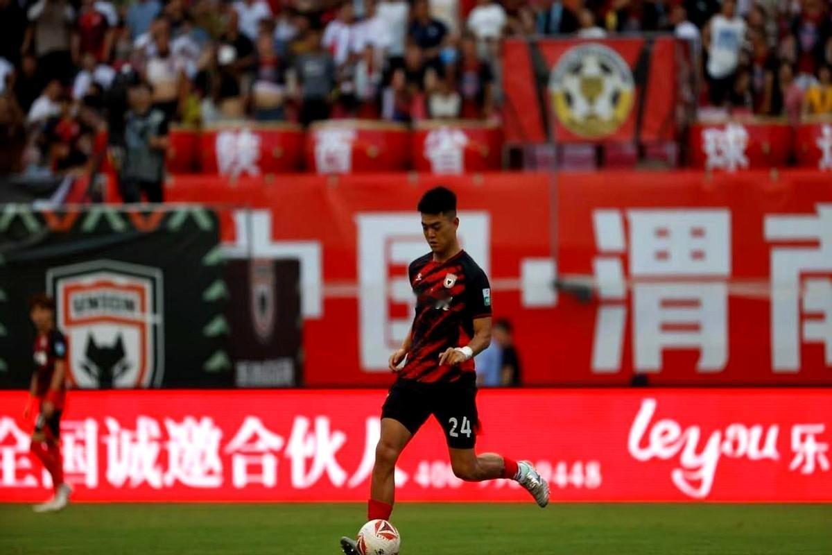 北京国安这步棋，现在看真的走岔了！之前放走年轻后卫梁少文，如今人家在陕西联合踢了