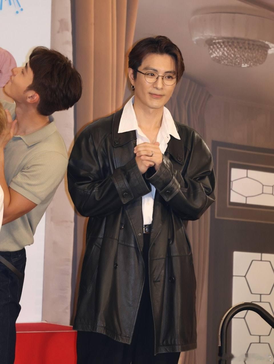 TVB長壽處境劇《愛．回家之開心速遞》雖然已經大結局，但演員間的「是非速遞」似乎