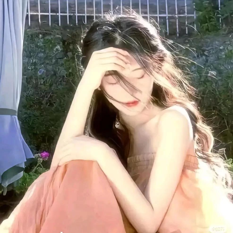 午后小憩，微风轻拂，享受宁静时光秋日小憩照温柔小憩夏日的慵懒时光花树上的小