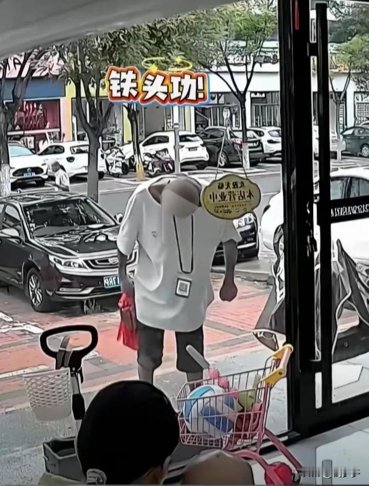 廊坊那个拿脑袋咣咣撞玻璃的大爷，今天有律师把账算明白了：就算他当场撞出脑震荡，店