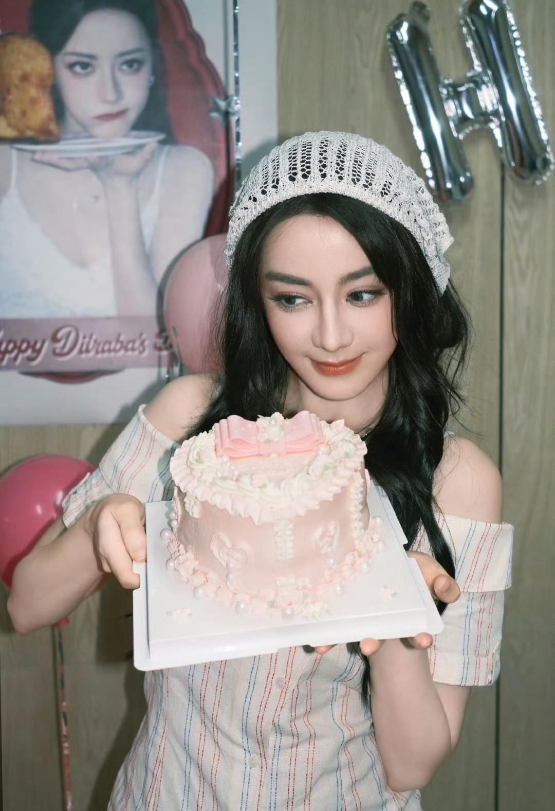 人缘爆棚！迪丽热巴生日之际收获众多好友祝福！今天是迪丽热巴34岁生日，众多明星