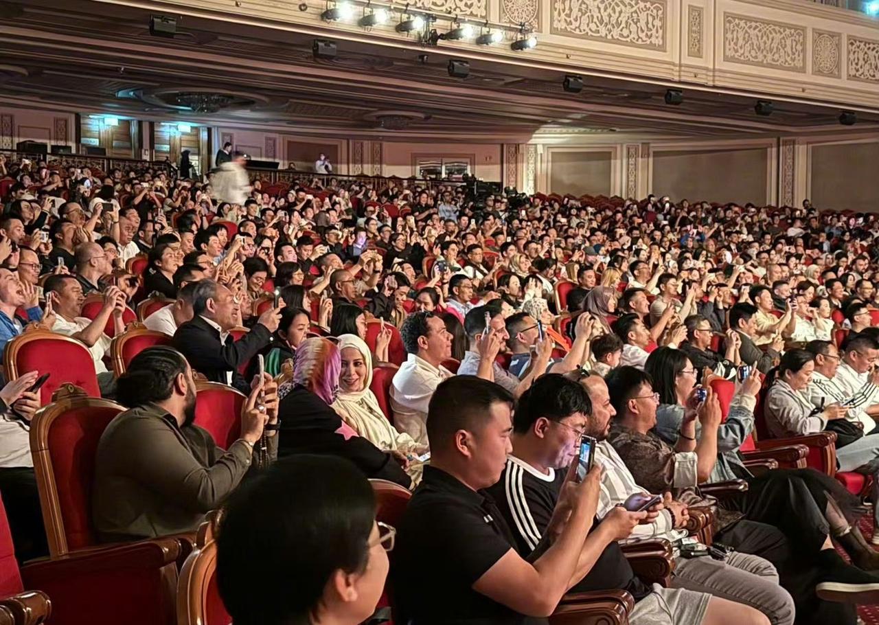 【郭德纲埃及商演大获成功，背后的意义远超收益，你怎么看？】近日，德云班主郭德纲