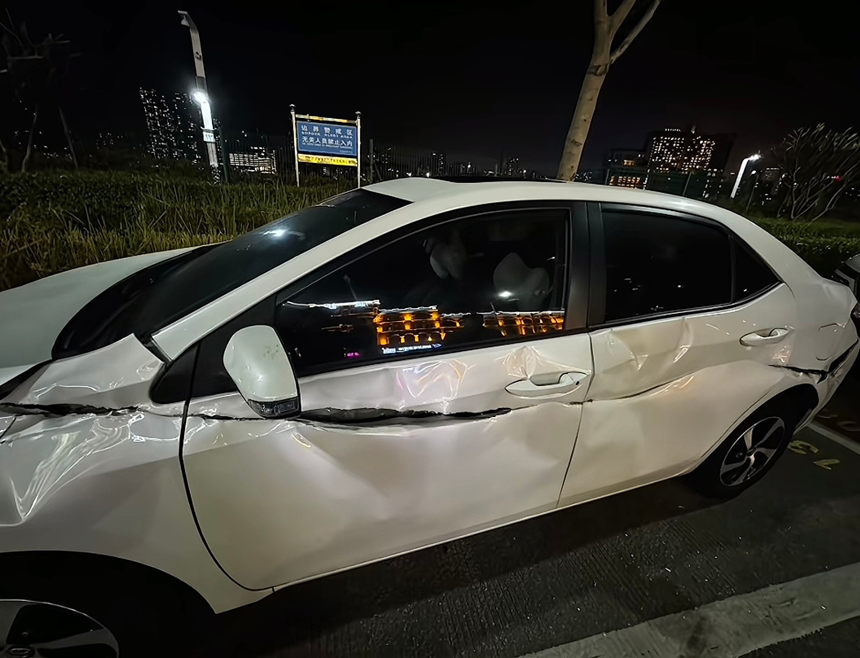 这是跟成龙干了一架？