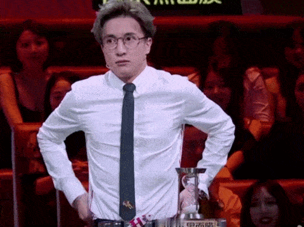 看了不笑算我输！[呲牙笑]小王在办公室和一群女同事聊天，突然有人开玩笑说："小王