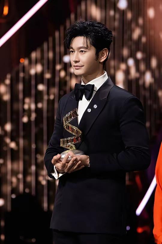 黄晓明又一次登上了热搜这次不是他有新电视剧或者新电影上映也不是说他的新综艺而是因