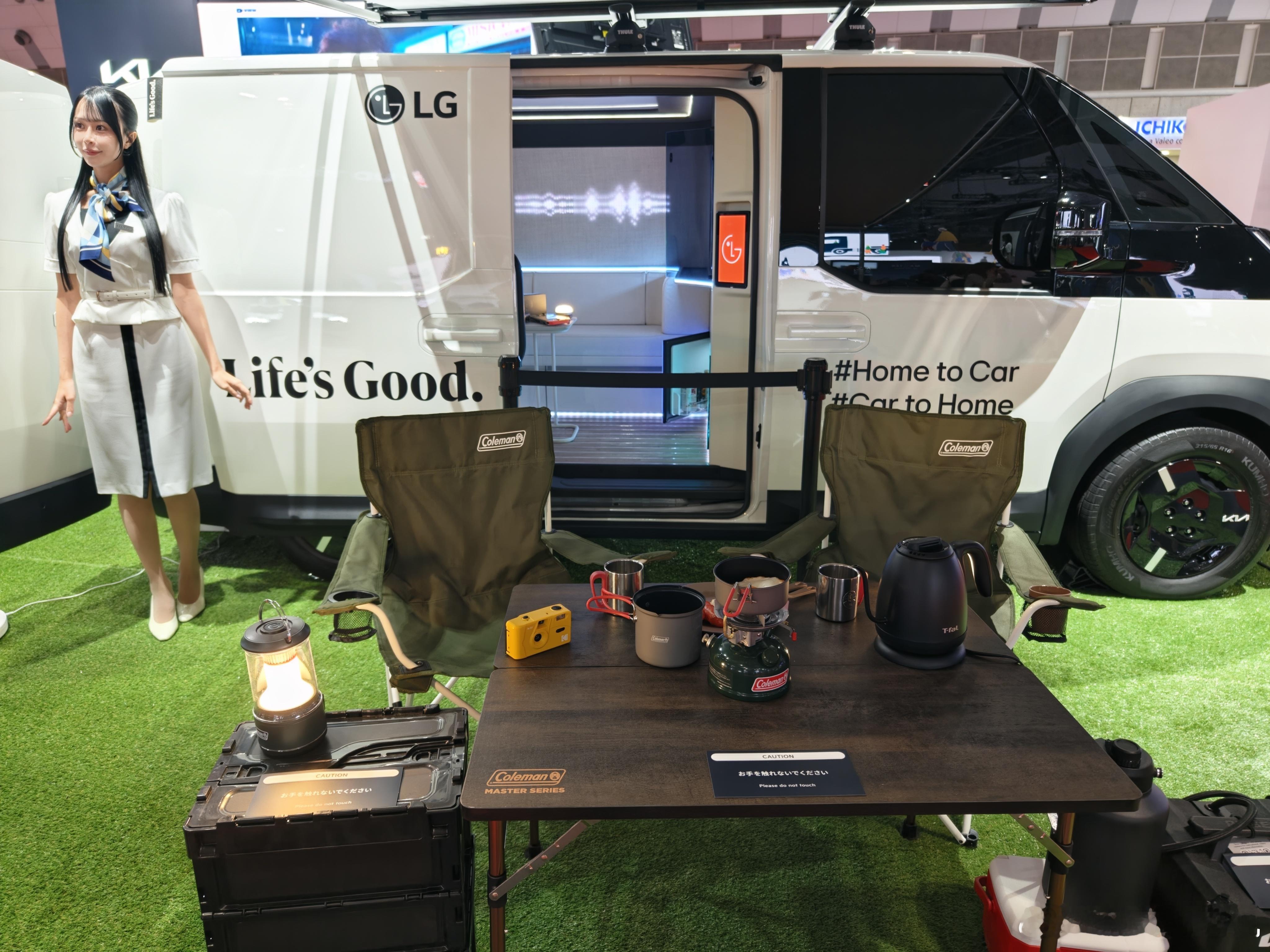 起亚PV5的露营改装车，冰箱彩电大沙发，橱柜厨具都有，这是极致了。