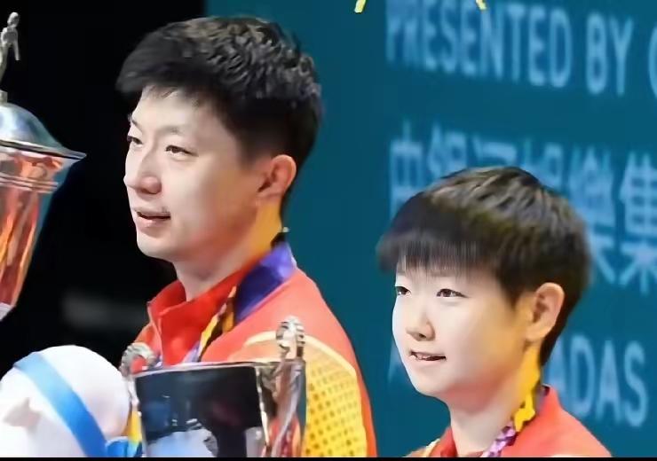 莎莎和大家暖心互动，龙队最近来崇明岛陪莎莎练球，很细心一板一板的传授经验给莎莎，