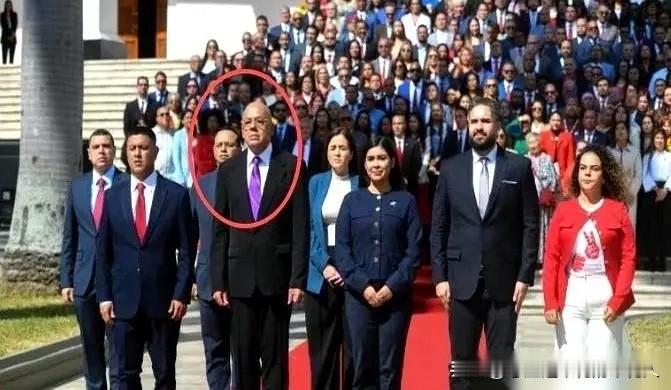 这盘权力棋局的走向，简直比影视剧还要荒诞。委内瑞拉政坛上演了一出惊天反转：马杜罗