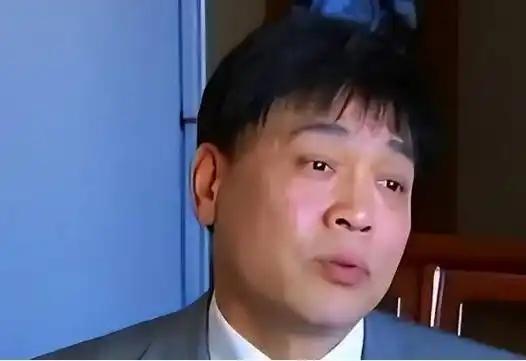 “你不改，全国就要改！”江西一男子去更换身份证，派出所却要求他改名字，男子坚决不