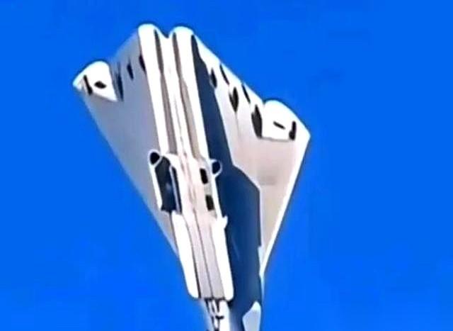 很多人都以为，中国战机几十年的故事，就是一个“追赶”的故事。从歼-7对着米格-