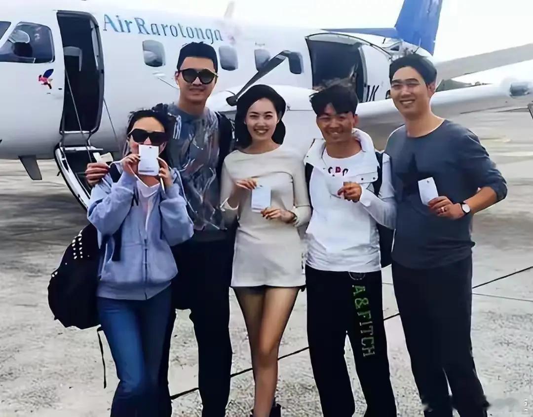 能一眼看出两人有不正当关系吗？能！比如下面这张图片（附图01）附图02请您分