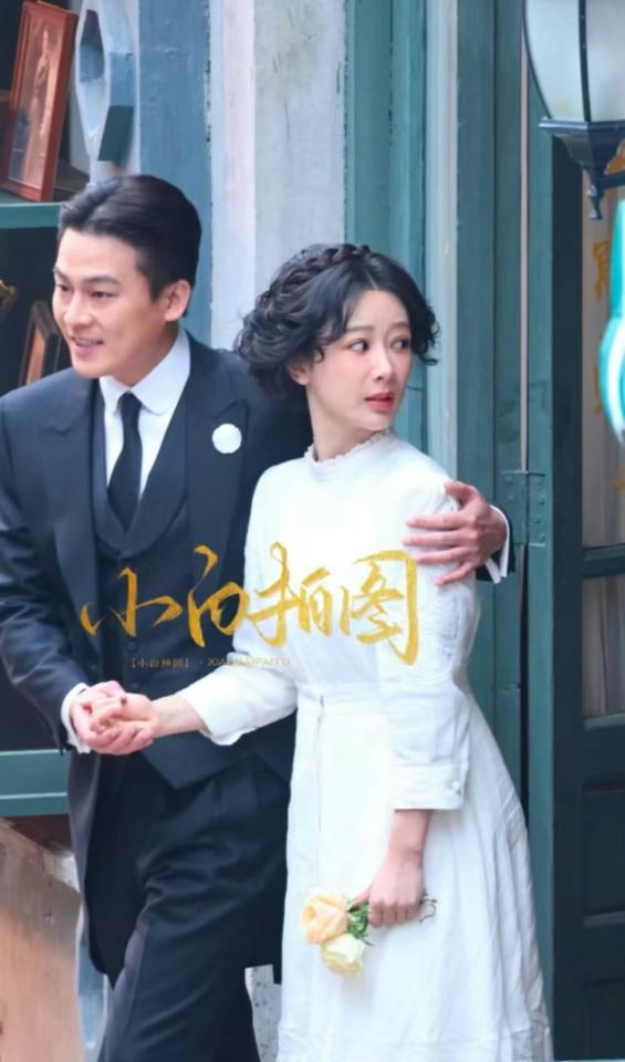 杨紫这身婚纱，蕾丝边位置差一毫米都得重做。剧组为复刻董竹君1914年的结婚照，