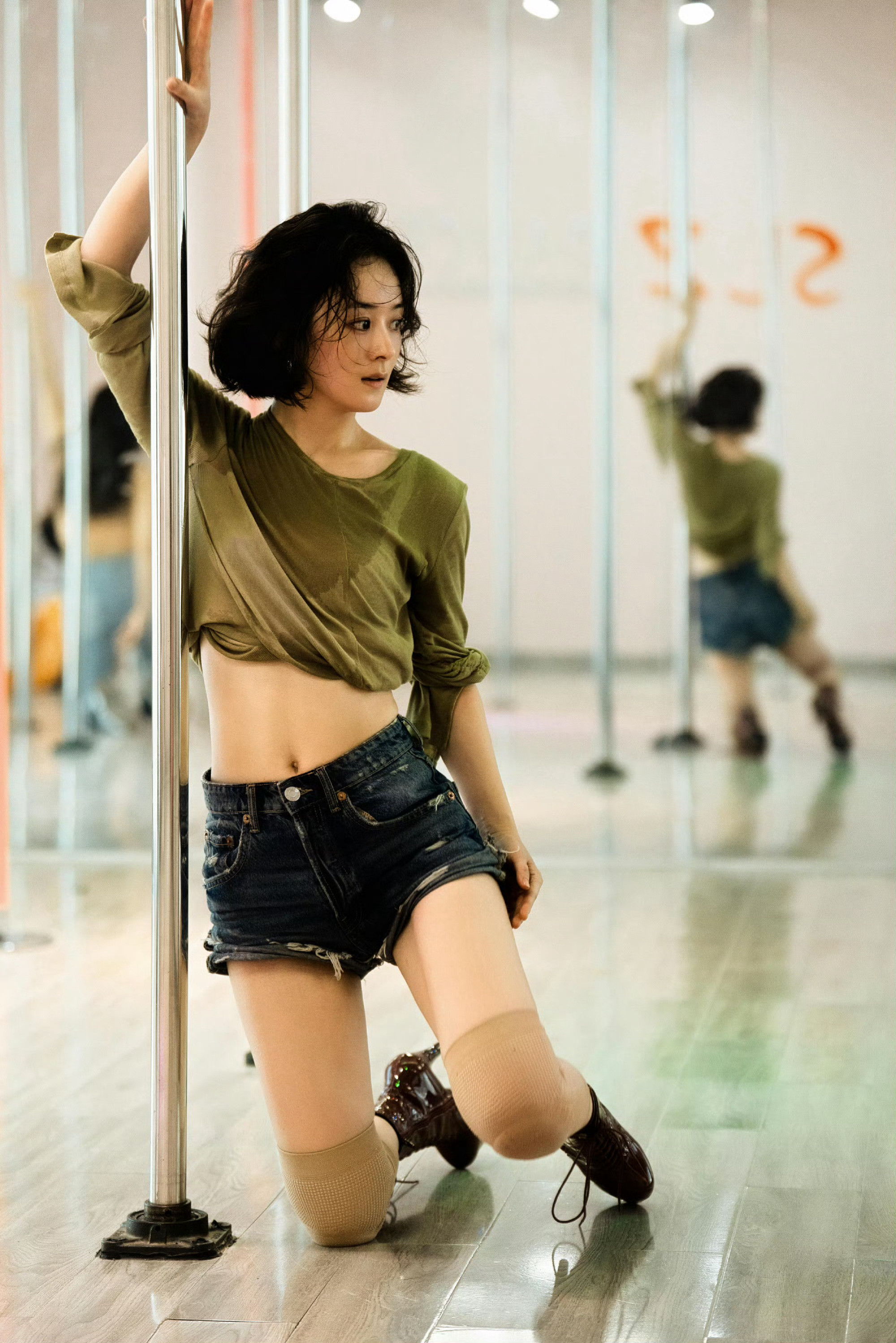 赵丽颖高月香的舞蹈训练图赵丽颖工作室分享颖宝高月香舞蹈训练图我转手就是一个转存