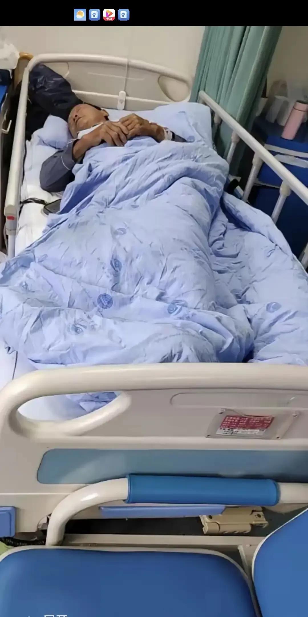 王军让班长在同学群发消息，说哥哥得了尿毒症，手术费要三十万，求老同学帮一把。消