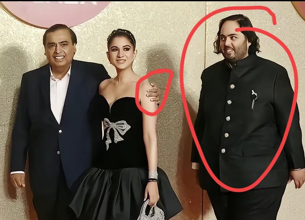 印度首富这一家子，有点神奇！参加活动，首富不带自己正牌夫人，却与小儿媳非常亲密