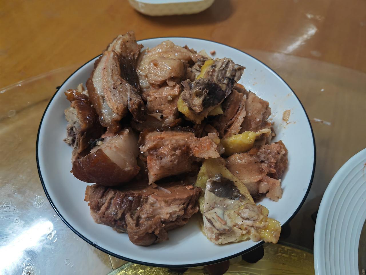 家常便饭，吃完早餐已经过了十点了，本来就是要去赶海的，但姐姐姐夫还得忙一点其他的