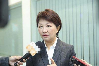 也难怪卢秀燕和侯友谊不愿出席典礼！想象一下，原本以为能在党内分到一大块肉的几个