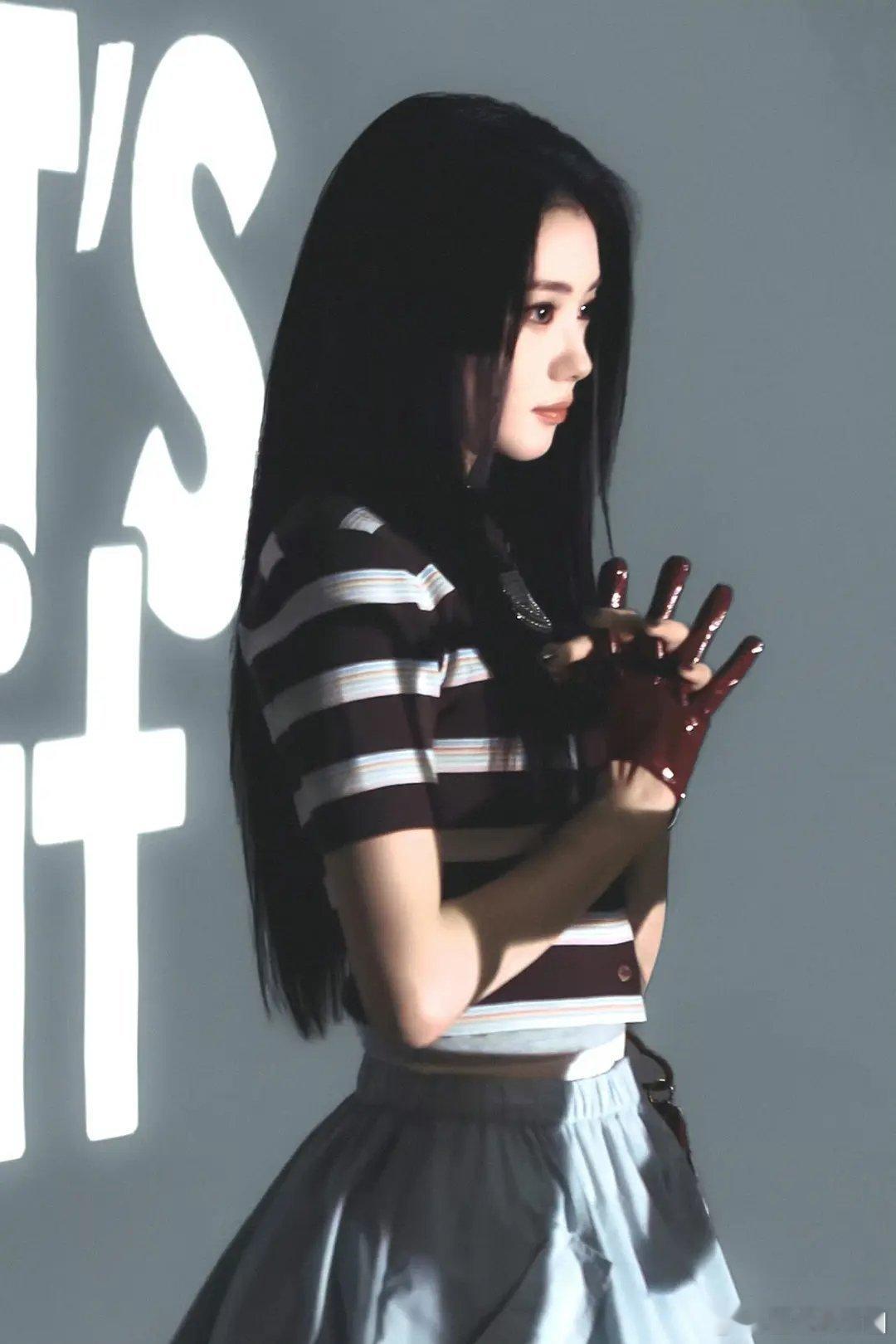 鞠婧祎和刘浩存的黑长直造型好像啊大家觉得哪个好看