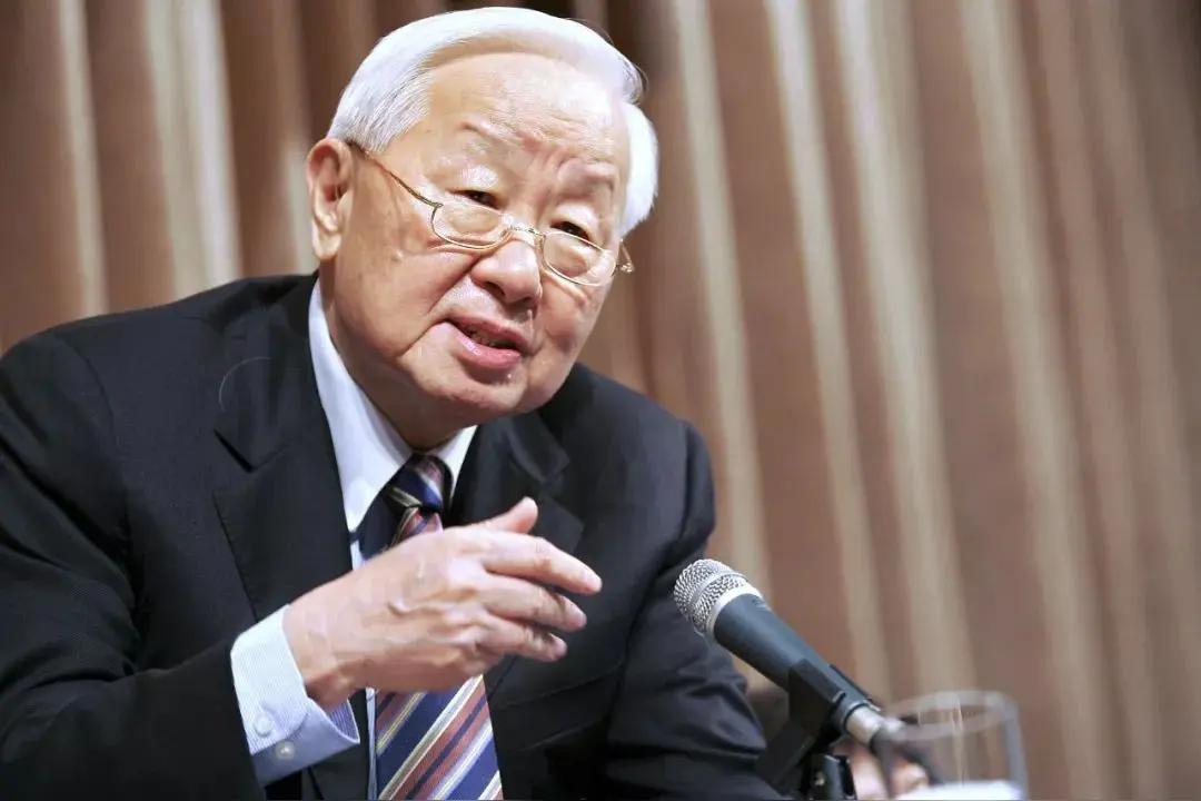 张忠谋称美国是自己国家，台积电赴美建厂却巨亏，现实很现实94岁的台积电创始