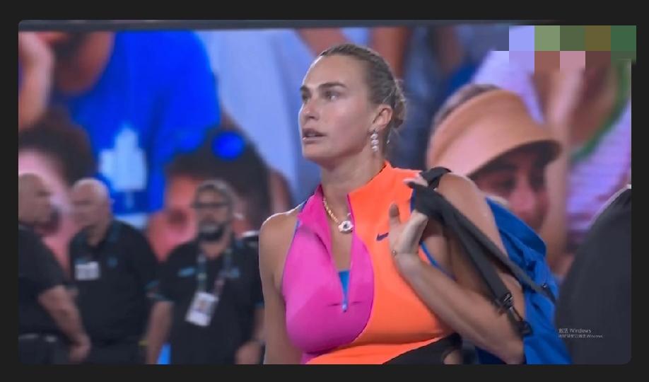 萨巴伦卡4:6丢掉第一盘，随之叫了医疗暂停，准备到更衣室好好静一静，想想接下去该