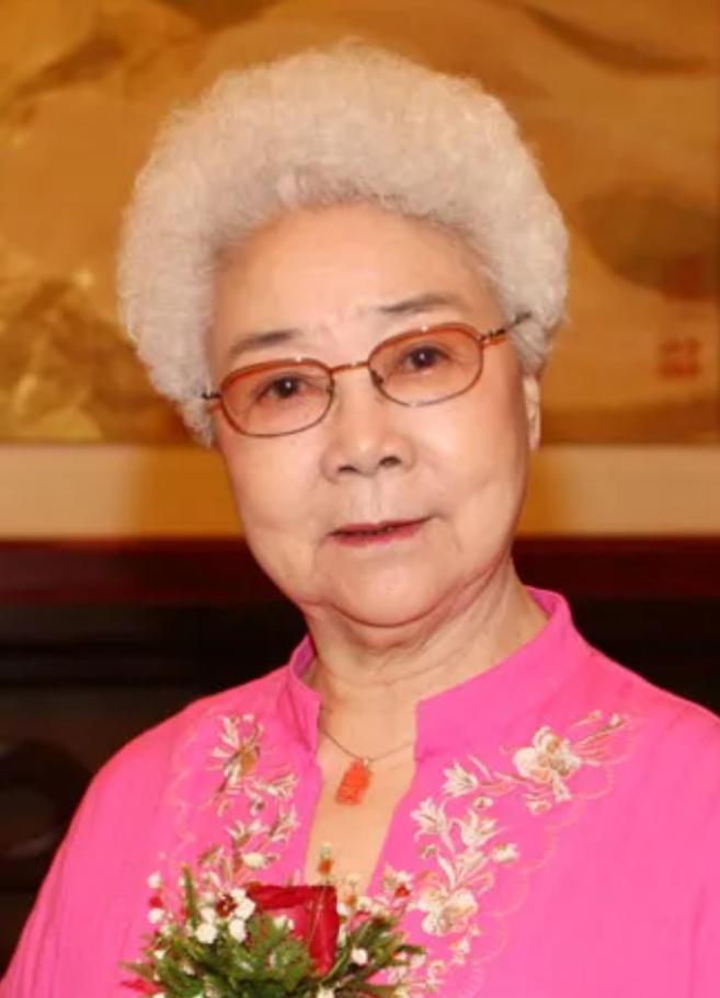 女演员田华这一生太苦了：丈夫肝癌、小儿子肺癌，两个儿媳乳腺癌，一个儿媳车祸离世，