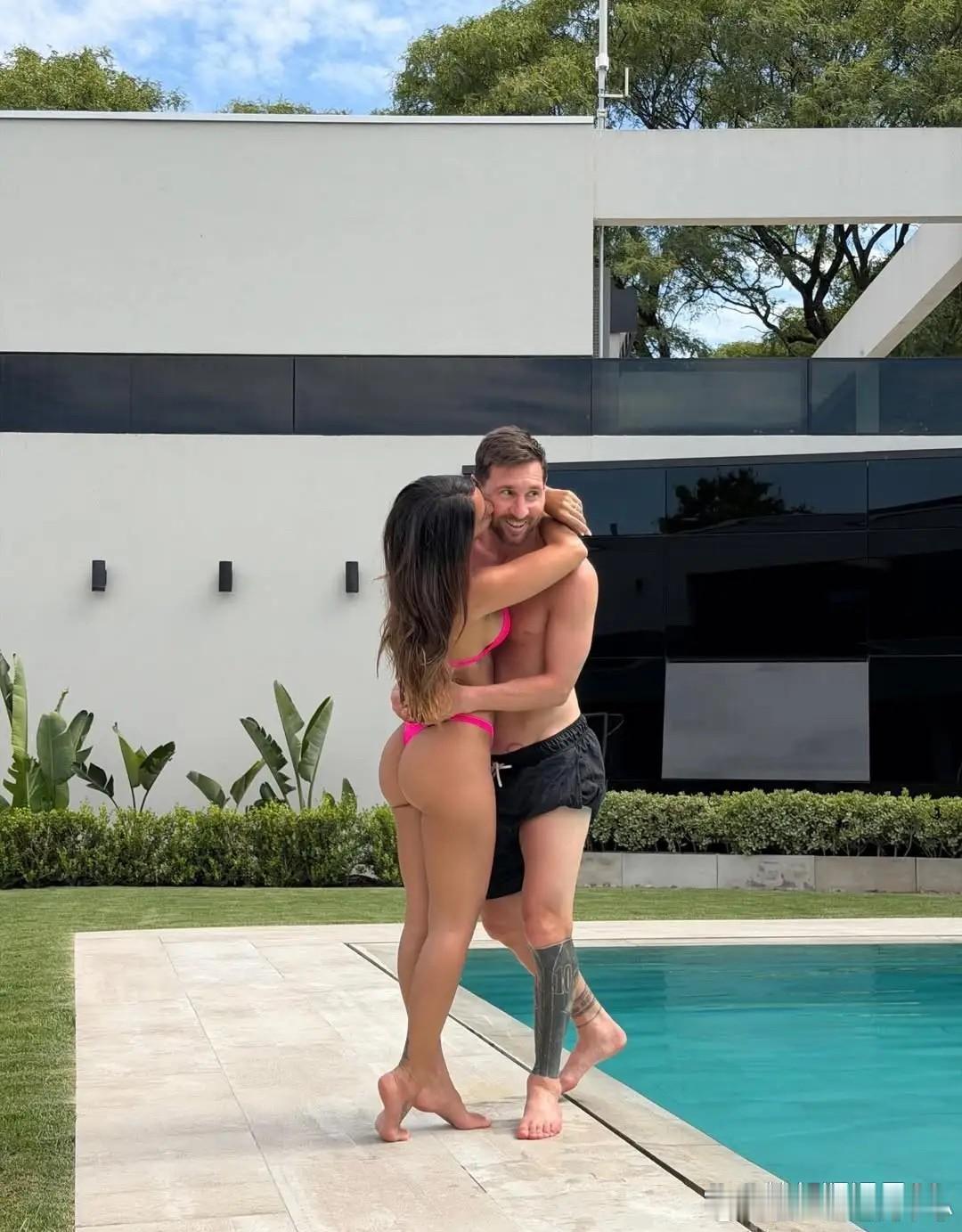 看到梅西的老婆，我不禁感叹：有个这种身材的老婆，我也能把足球踢好！