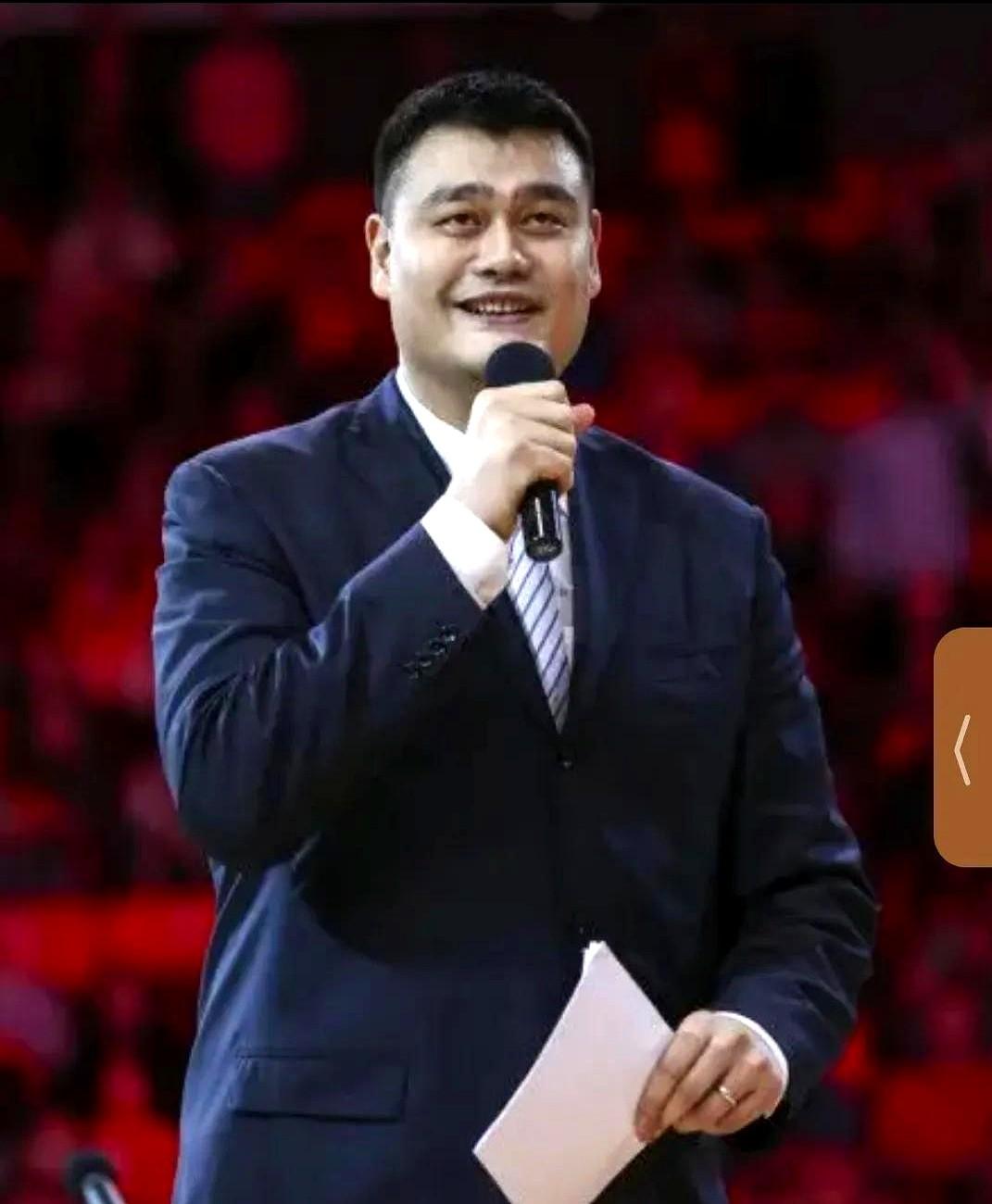 决赛哨声一响，郭振明在镜头前哭到说不出话，这画面比赢球还刺激。他上任不到半年就