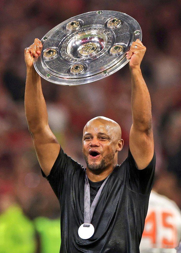 孔帕尼四十岁生日快乐！再大胆的预言家，当年也不会如此看好孔帕尼在拜仁的执教。2比