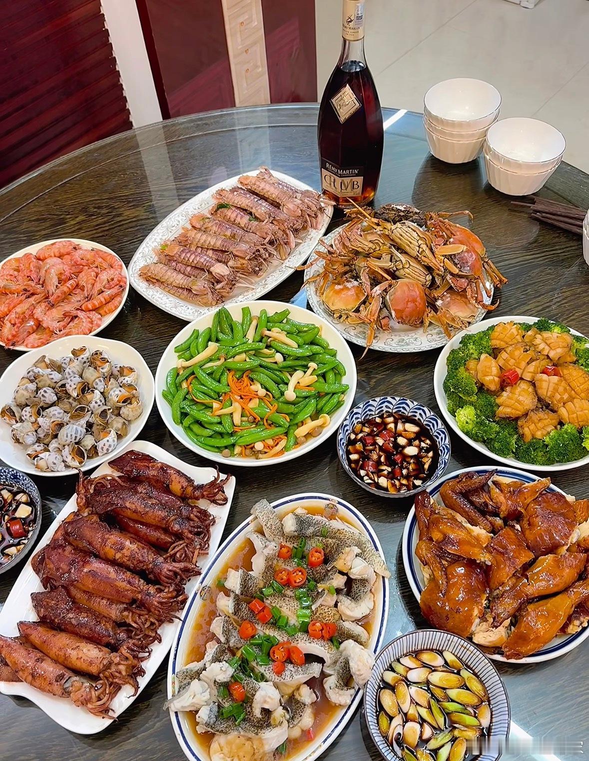 年夜饭中的C位菜到底该是谁又到了能一家人团团圆圆吃年夜饭的时候了，年味在此刻