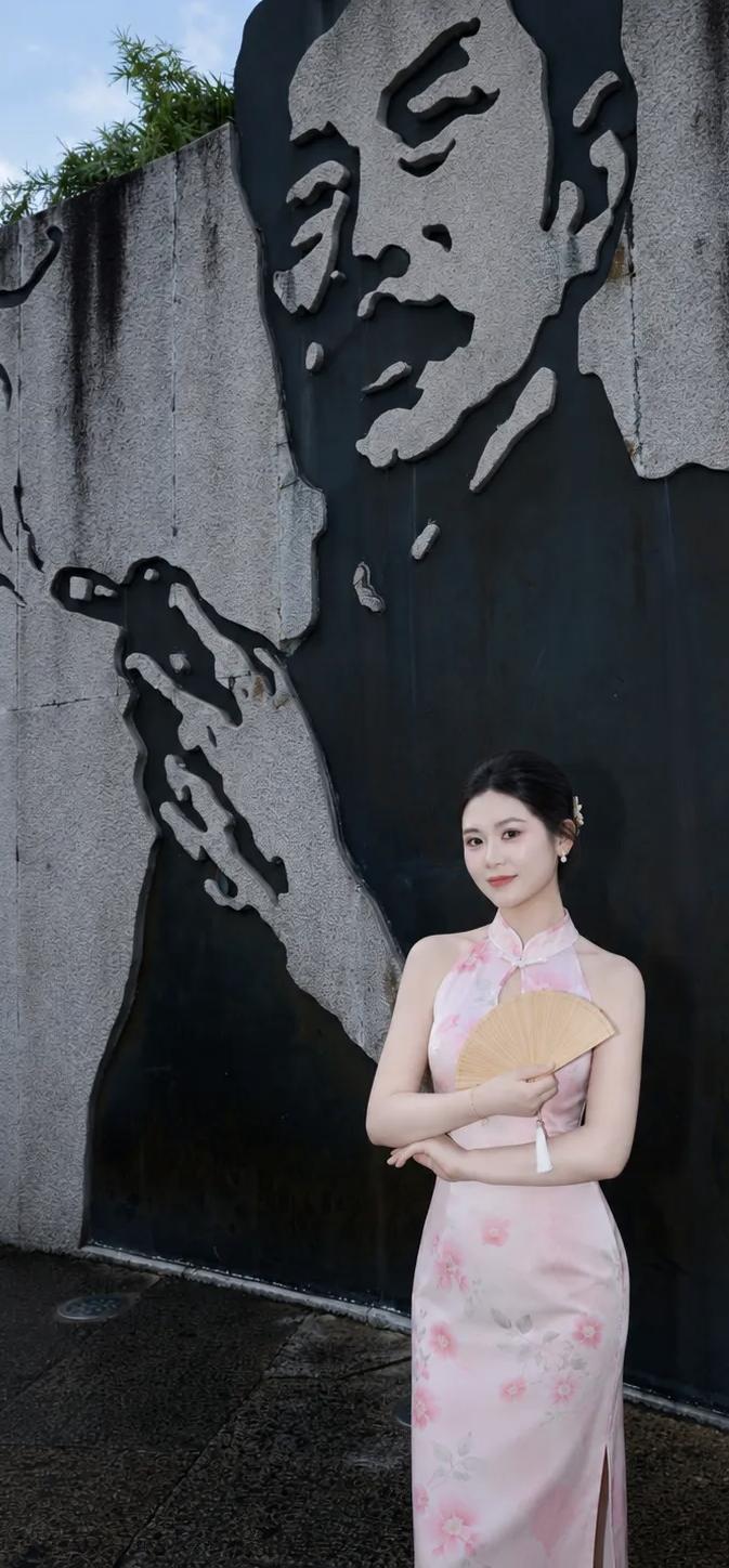 乌篷船，古镇、旗袍，还有鲁迅先生[比心]