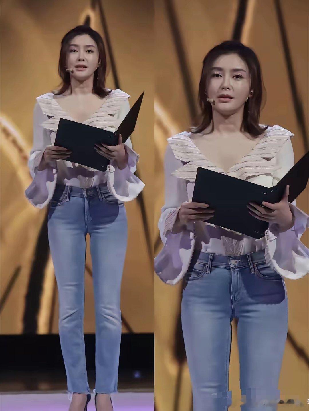 看了秦岚这组照片我默默地做了个决定不是要去医美，而是回家立马把我尘封已久的牛仔裤
