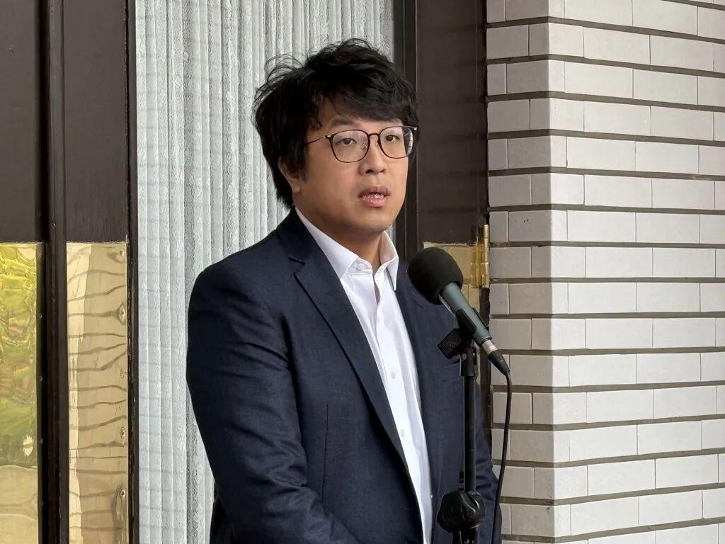 沈伯洋战台北：降仇恨值，冲破四成票，抢草转绿。台北选战风向变了，民进党把沈伯