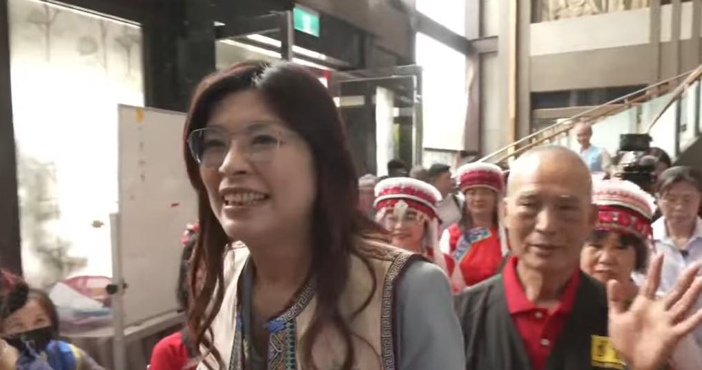 郑丽文出席“云南同乡”活动争取军眷支持国民党主席候选人郑丽文今天（27日