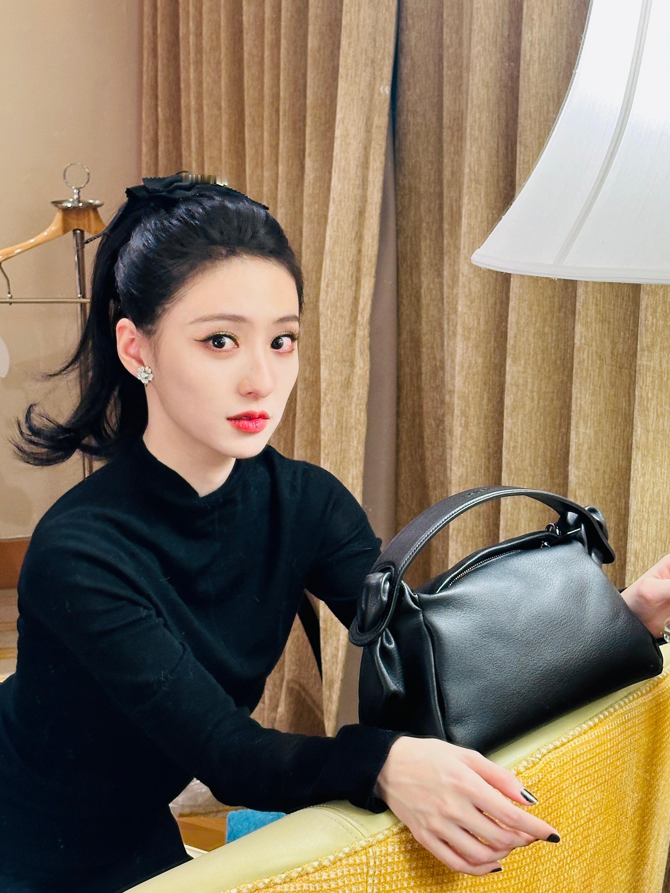胡连馨我去串个戏不要嫌弃我​​​