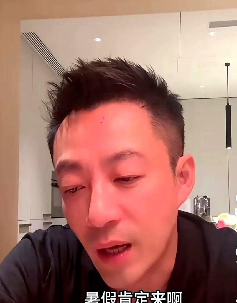 汪小菲透露子女暑假将会回北京！汪小菲直播，网友问他“小玥儿和霖霖放暑假回北京吗