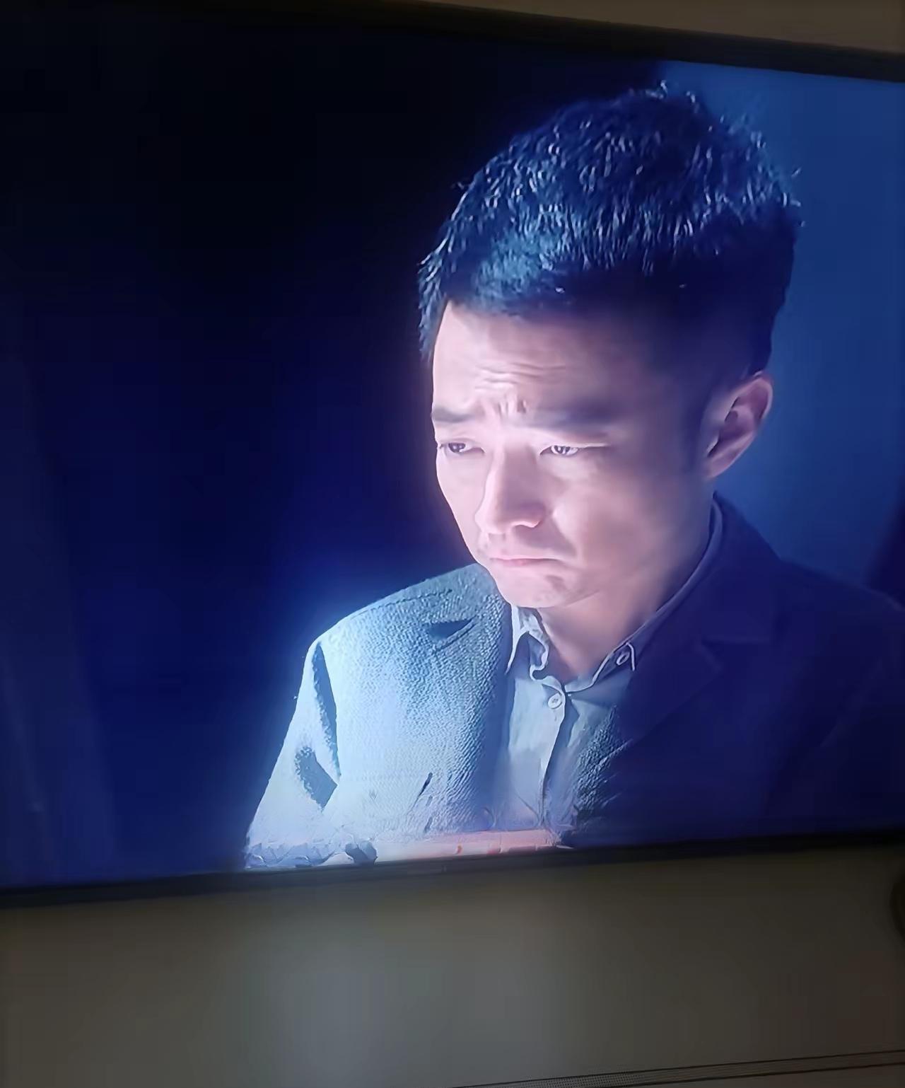 追剧《沉默的荣耀》台工委最高领导人老郑毫无警惕性，返回联络点不知拿什么重要的