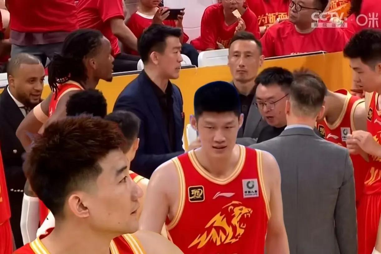 孙铭徽能力确实有，但是他的球品确实堪忧！大家可以看看cba顶尖球员中，有几个像他