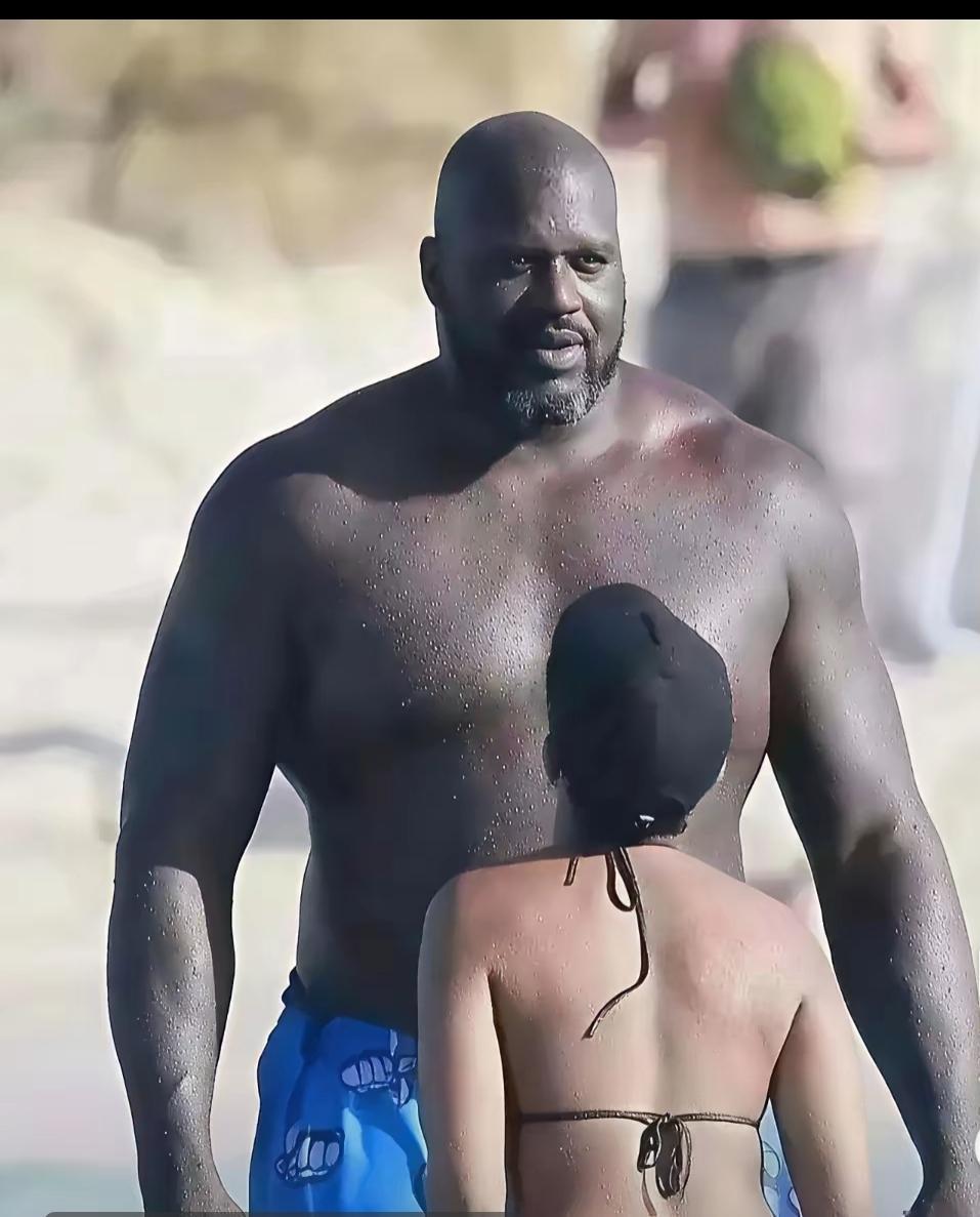 奥尼尔的首任妻子香妮，是位一米六的记者。采访时她和奥尼尔起了冲突，遭到对方推搡。