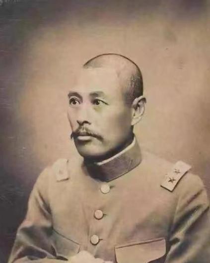 吴佩孚妻子回了娘家，吴母把儿子带到干女儿房间说：“你娶了佩兰吧，今晚就圆房”，吴