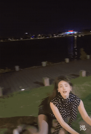 路过的大哥怎么能这么淡定！[点赞]