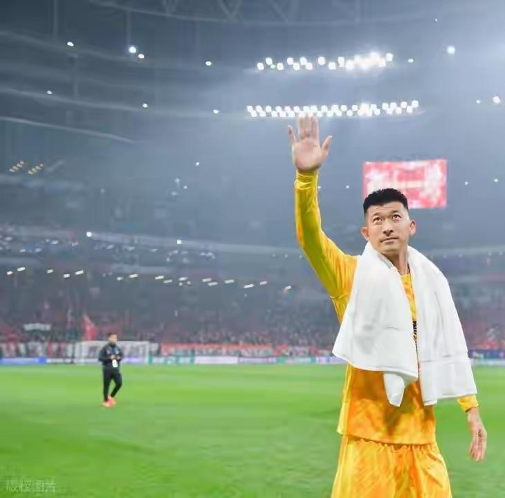 蓉城刘殿座可以和国足说再见了！真的没必要再去国家队了，每次都没有上场机会，入选国