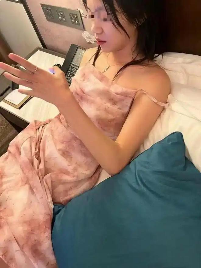 广西，男子约女子出来开房，女子说自己没有钱，男子如果转账，她就出来，结果男子就