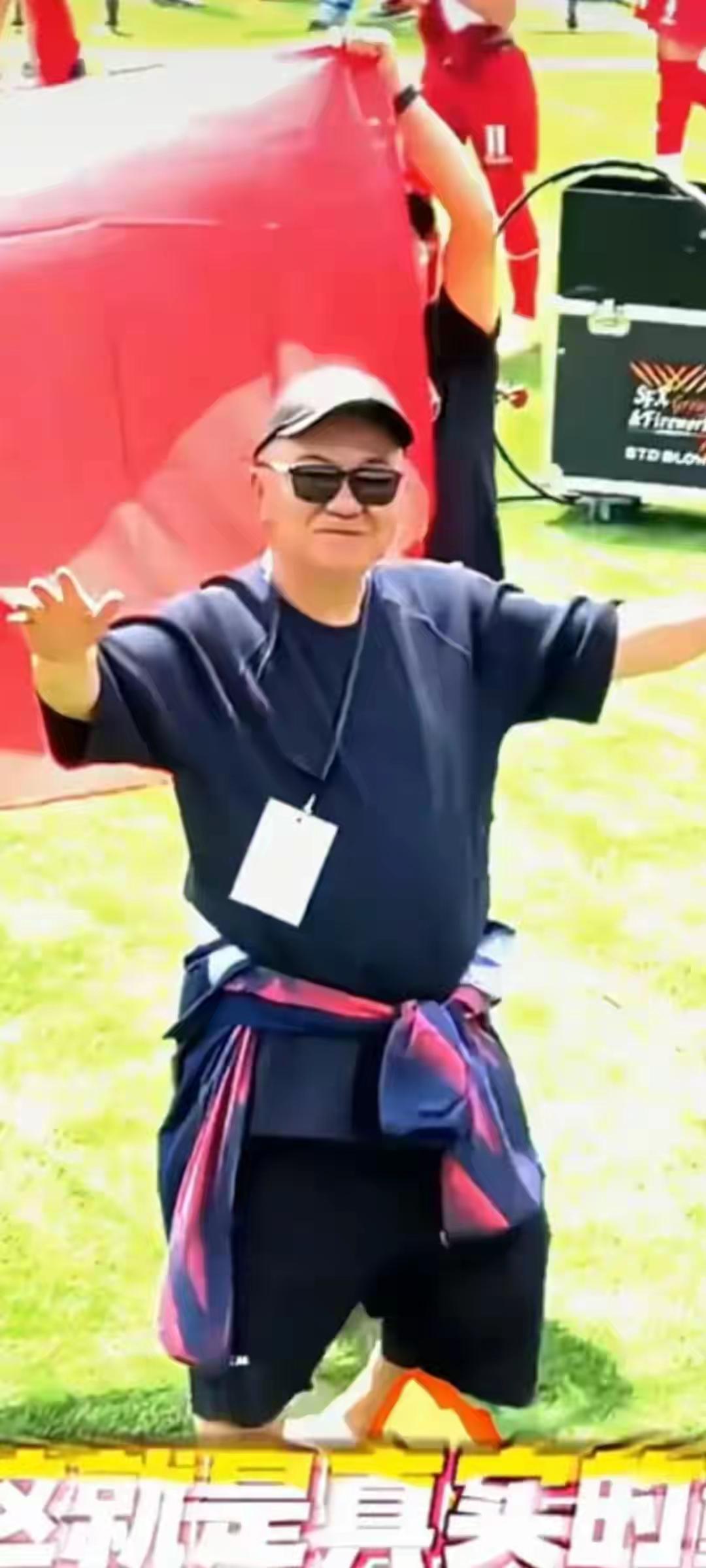 董路在直播中公布一个极具爆炸性的重磅消息，他向大家透露，目前已经有两家国内特别有